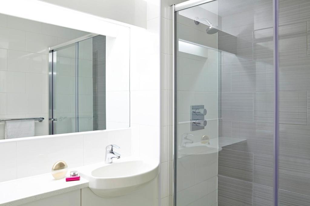 Ibis Budget London Bromley Town Centre Exterior photo